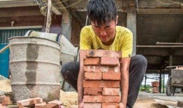 工地搬砖哥最新网友爆料,揭秘搬砖工真实生活现状